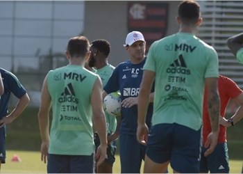 Jogadores do Flamengo ‘mordidos’ e conversa com Ceni: torcida protesta e clima fica tenso no clube