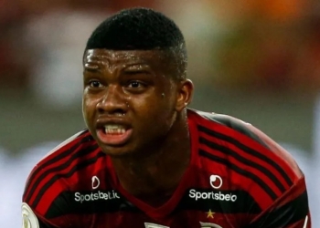 Eric Faria detona venda de Lincoln: ‘a notícia certa é: Flamengo doa jogador, sem brincadeira’