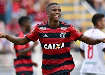 Flamengo recebe proposta da Europa para liberar jovem atacante nascido nas categorias de base do clube