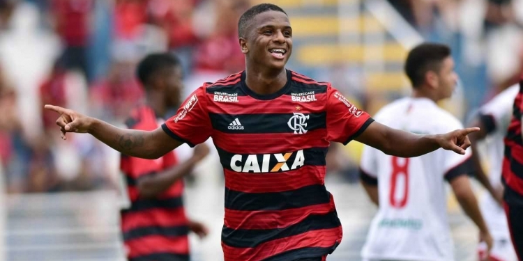 Flamengo recebe proposta da Europa para liberar jovem atacante nascido nas categorias de base do clube
