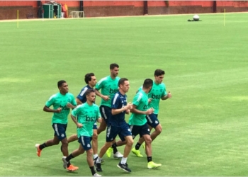 Preocupação no Flamengo: cinco jogadores estão pendurados para partida contra o Goiás