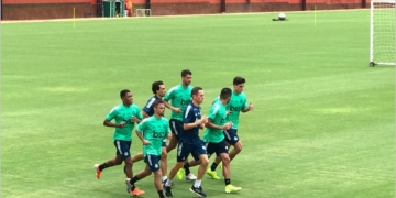 Preocupação no Flamengo: cinco jogadores estão pendurados para partida contra o Goiás