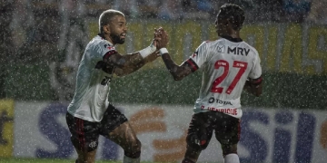 Flamengo afasta crise e retorna à briga pelo título do Brasileirão com força máxima