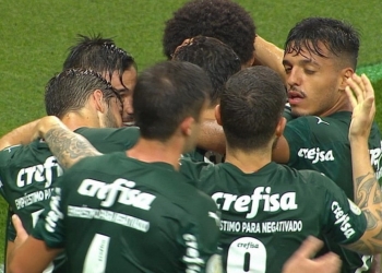 Adversário do Flamengo na próxima rodada, Palmeiras massacra Corinthians com goleada histórica de 4 a 0