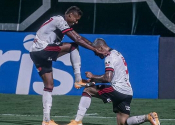 Rubro-negros ficam empolgados com vitória do Flamengo e voltam a abraçar o time após período de crise