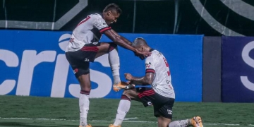 Rubro-negros ficam empolgados com vitória do Flamengo e voltam a abraçar o time após período de crise