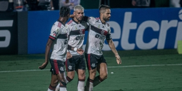 Em meio a crise, protestos e pedidos de demissão, Flamengo vence no Brasileirão e ameniza a pressão