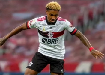 Apesar da vitória por goleada do Flamengo, torcedor rubro-negro perde a paciência com Vitinho
