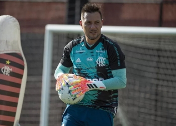Diego Alves é flagrado sozinho em treinamento do Flamengo e desperta preocupação nos torcedores