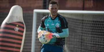 Diego Alves é flagrado sozinho em treinamento do Flamengo e desperta preocupação nos torcedores