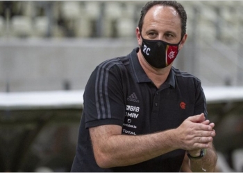 Jogador do Flamengo é improvisado na zaga, surpreende e é eleito o craque da torcida