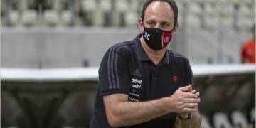 Jogador do Flamengo é improvisado na zaga, surpreende e é eleito o craque da torcida
