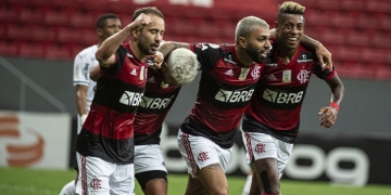 Flamengo faz sua parte, vê adversários ficando pelo caminho e quase dobra as chances matemáticas de ser campeão