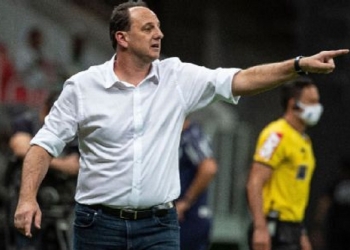 Rogério Ceni acerta na aposta, explica Willian Arão como zagueiro e garante: ‘Não escalo com opiniões externas’