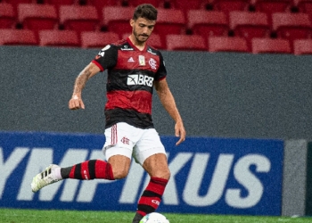 Gustavo Henrique tem atuação segura, ganha confiança na zaga e busca reescrever a sua história no Flamengo