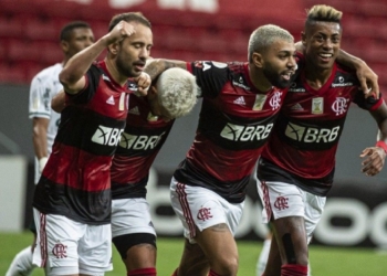 Mauro Cezar Pereira avalia maior problema do Flamengo na atualidade e cobra correções imediatas
