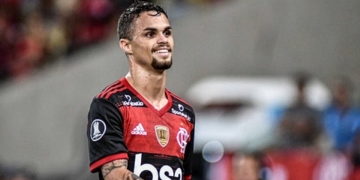 Flamengo decide nesta semana se aceitará as propostas pelas transferências de Michael e Léo Pereira