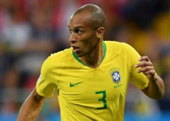 Miranda sinaliza sonho de retornar ao Brasil e visita bastidores do Flamengo; Filipe Luís poderia ser o intermediador