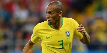 Miranda sinaliza sonho de retornar ao Brasil e visita bastidores do Flamengo; Filipe Luís poderia ser o intermediador
