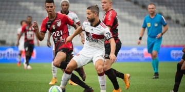 Derrotado pelo Athletico-PR, Flamengo perde a chance de assumir a vice-liderança e vê Internacional distanciar