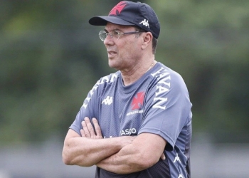 Vanderlei Luxemburgo foi especulado pela diretoria do Flamengo em reunião para decidir a demissão de Rogério Ceni