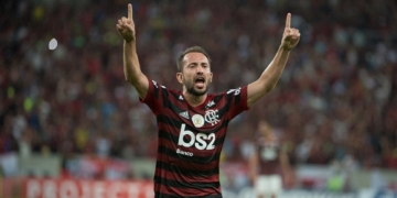 Everton Ribeiro conversa com familiares antes de decidir saída do Flamengo para os Emirados Árabes
