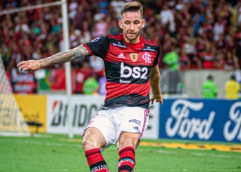 Flamengo recusa oferta do Besiktas por Léo Pereira, impõe novas condições e aguarda contraproposta
