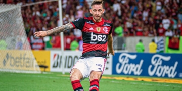 Flamengo recusa oferta do Besiktas por Léo Pereira, impõe novas condições e aguarda contraproposta