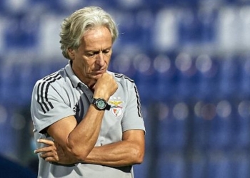 Jorge Jesus é afastado do Benfica por infecção respiratória; hipótese de Covid-19 não está descartada