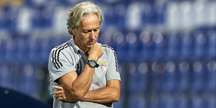 Jorge Jesus é afastado do Benfica por infecção respiratória; hipótese de Covid-19 não está descartada