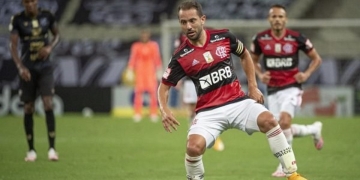 Flamengo volta atrás, cobra novos valores por Everton Ribeiro e deixa diretores do Al-Nasr furiosos; negociação está congelada