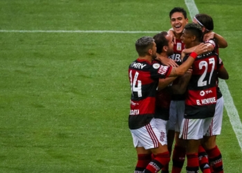 Flamengo divulga lista de relacionados para decisão contra o Grêmio pelo Brasileirão; desfalques preocupam Rogério Ceni
