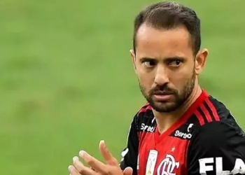 Árabes não respondem após contraproposta e Everton Ribeiro encaminha permanência no Flamengo