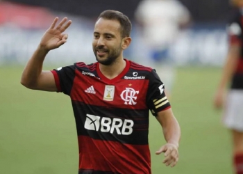 Fim das conversas: Al-Nasr desiste de contratar Everton Ribeiro e meia permanece no Flamengo