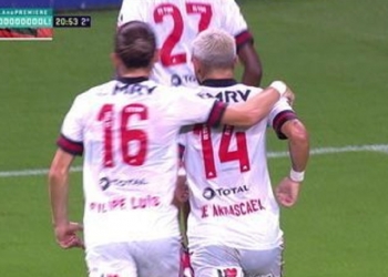 Flamengo vence, convence, assume a vice-liderança e pressiona Internacional na briga pelo título