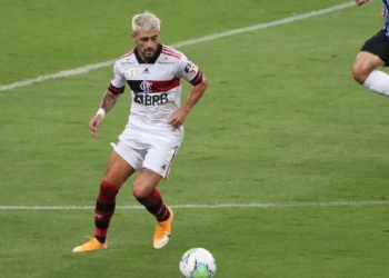 Gol de Arrascaeta na vitória contra o Grêmio coloca o uruguaio em seleto grupo de estrangeiros; entenda