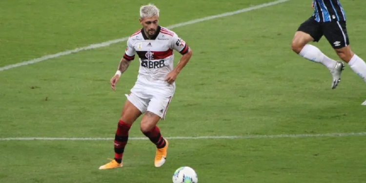 Gol de Arrascaeta na vitória contra o Grêmio coloca o uruguaio em seleto grupo de estrangeiros; entenda