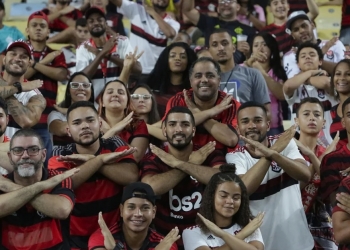 Jornalista diz que só se vê torcedores do Flamengo no Rio e que rivais parecem estar ‘em extinção’