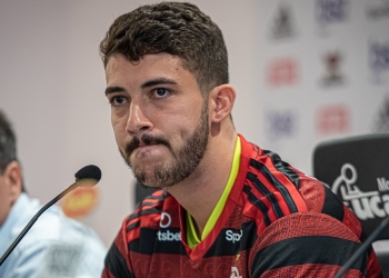 Gabigol rompe o silêncio e fala tudo o que queria sobre o zagueiro Gustavo Henrique