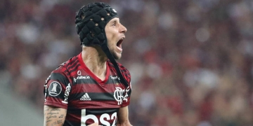 Sem espaço na Europa, Rafinha deve retornar ao Brasil para vestir a camisa de rival do Flamengo
