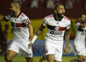 Zico cobra jogadores na reta final do Brasileirão: ‘Se quiserem, o Flamengo é o melhor time do futebol brasileiro’