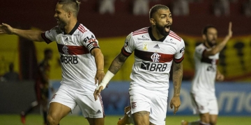 Zico cobra jogadores na reta final do Brasileirão: ‘Se quiserem, o Flamengo é o melhor time do futebol brasileiro’