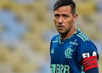 Diego Alves jogou menos da metade dos jogos do Flamengo na temporada; Hugo Souza vem se destacando’