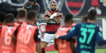 Flamengo dispara nas chances de título após vitória contra o Vasco e tropeço do Internacional; confira os números