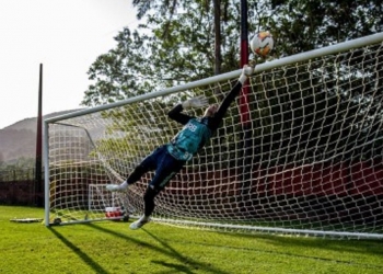 Clube da Série A do Brasileirão prepara investida para tirar goleiro do Flamengo