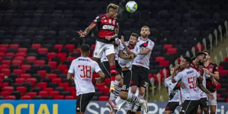 Bruno Henrique comemora após ser comparado a Cristiano Ronaldo por jogada memorável contra o Vasco
