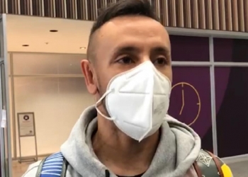 Rafinha chega ao RJ, agradece torcedores e deixa mensagem enigmática: ‘Espero que tenha um final feliz’