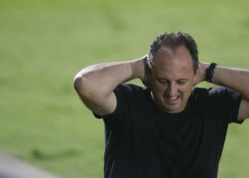 Rogério Ceni é detonado por torcedores após empate contra o Bragantino por conta da demora nas substituições