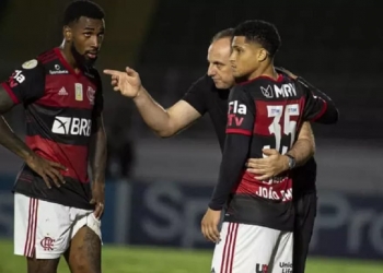 Rogério Ceni sofre com desfalque de última hora para a partida contra o Corinthians pela próxima rodada do Brasileirão