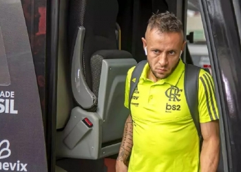 Atlético-MG teria desistido de negociações com Rafinha, deixando o caminho livre para o Flamengo